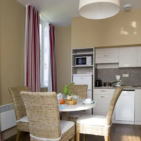 Ξενοδοχείο με διαμερίσματα De Tourisme Bleues Regina 3*