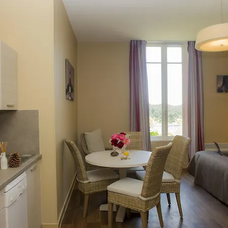 De Tourisme Bleues Regina 아파트호텔 3*