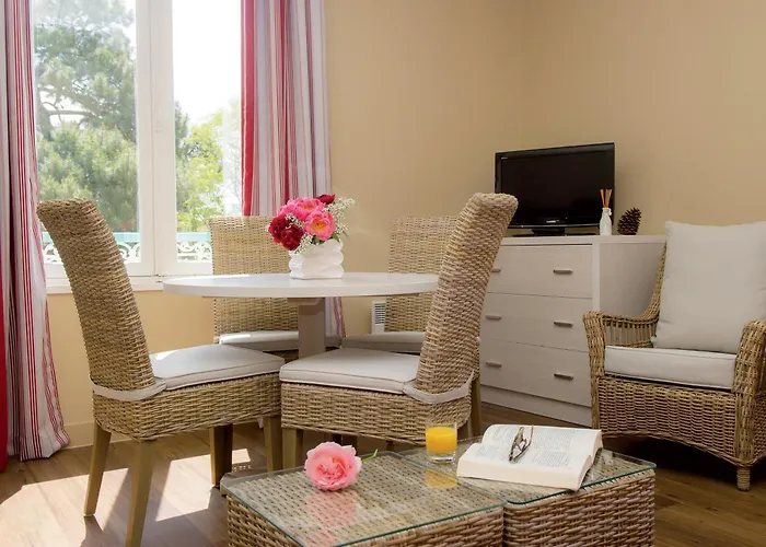 De Tourisme Bleues Regina アパートホテル 3*