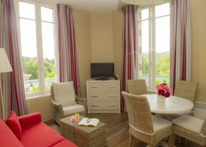 Résidence De Tourisme Bleues Regina Apartahotel 3*